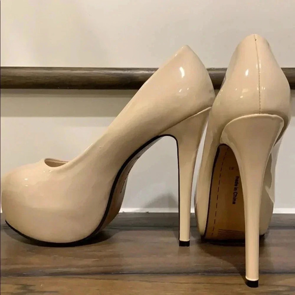 Nude Round Top Platform Pumps - Picture 2 of 6